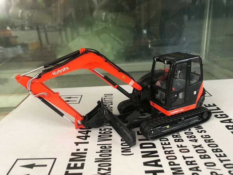 

1/24 UH8151 Kubota KX080-4a2 Compact Excavator Model