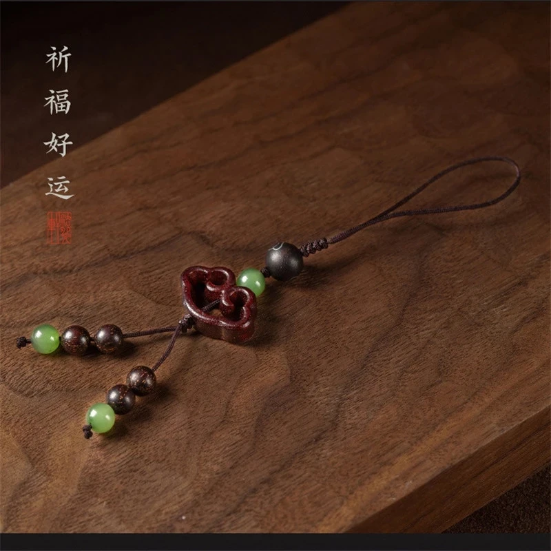 Маленькая подвеска из красного сандалового дерева в виде листа безопасный