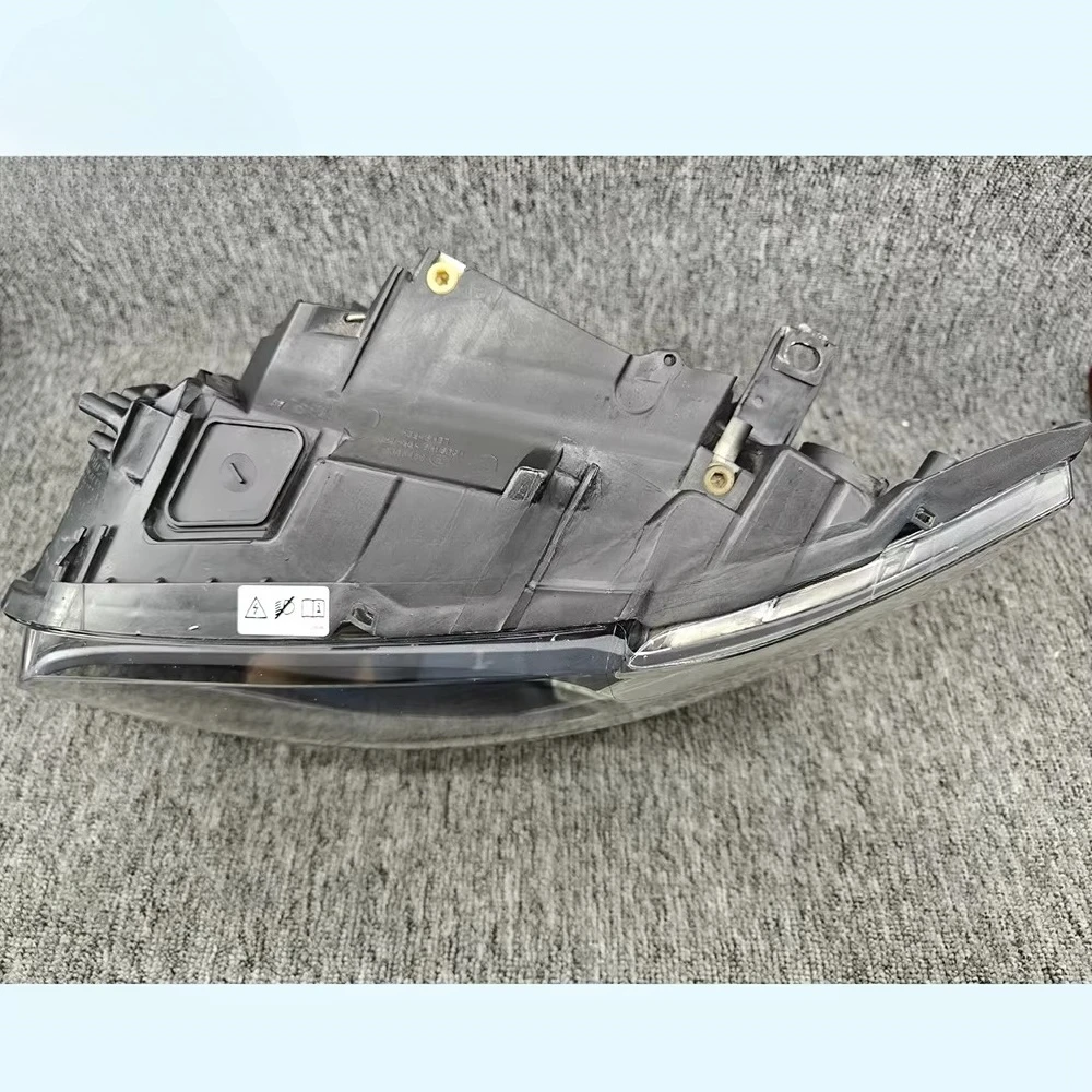 Фото Оригинальные фары для BMW 1 серии 2006-2011 годов выпуска, модели 120i, 130i, 135i, E87, E88, E81, E82. №5