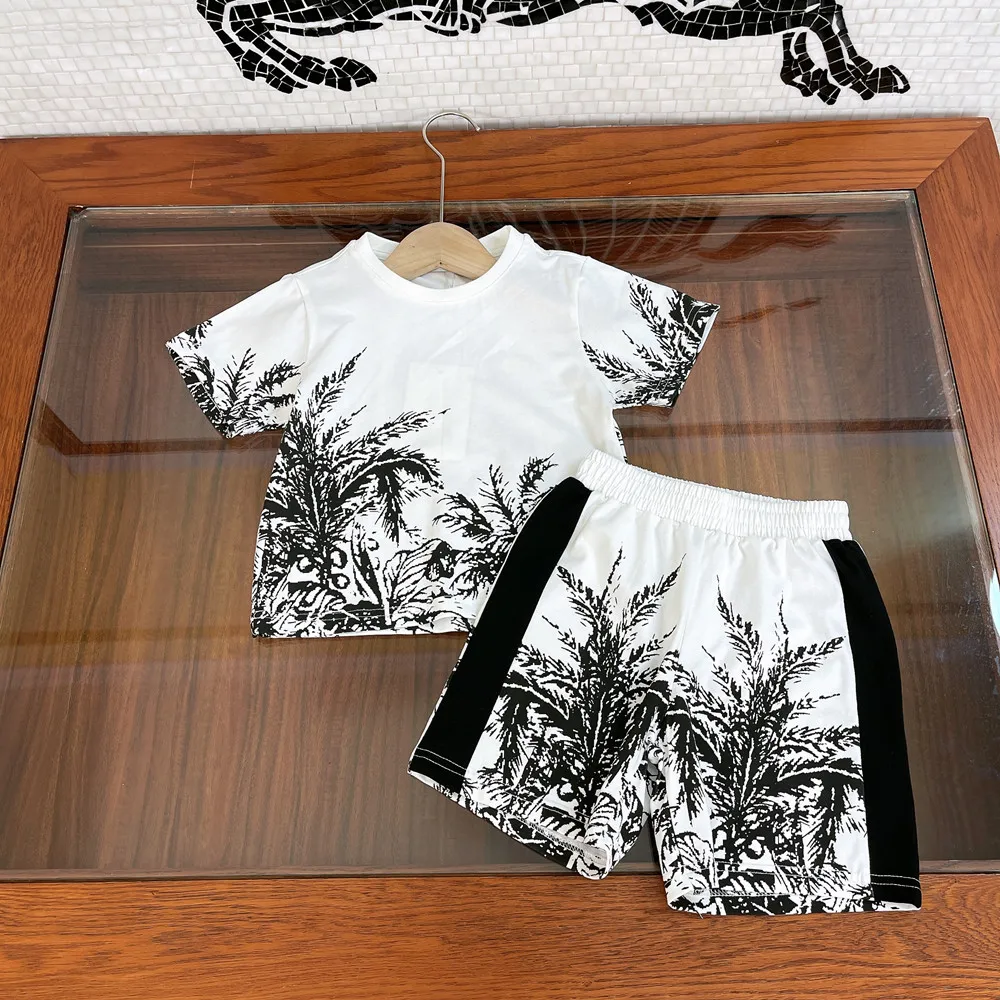 

Designer children's new summer leisure sports suit boys and girls short sleeved shorts two piece set coconut print loose version
