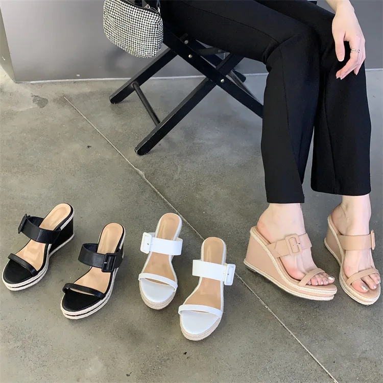 

Новинка для женщин, женские тапочки на высоком каблуке и платформе с пряжкой и открытым носком