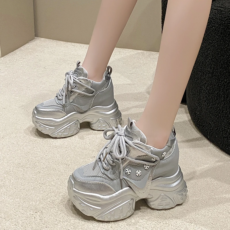 Женские кожаные кроссовки на массивной подошве новинка 2024 осенняя повседневная