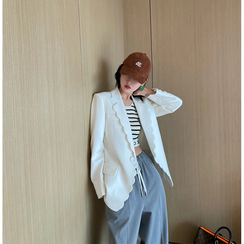 

Xiaojing Family's Same Style Royal Sister Casual Slim White Suit Coat Women's Design Sense Relaxed Suit Advanced Sense