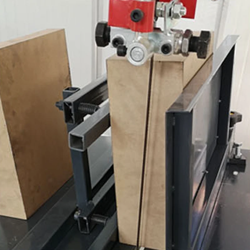 Вертикальная ленточная пила для деревообработки