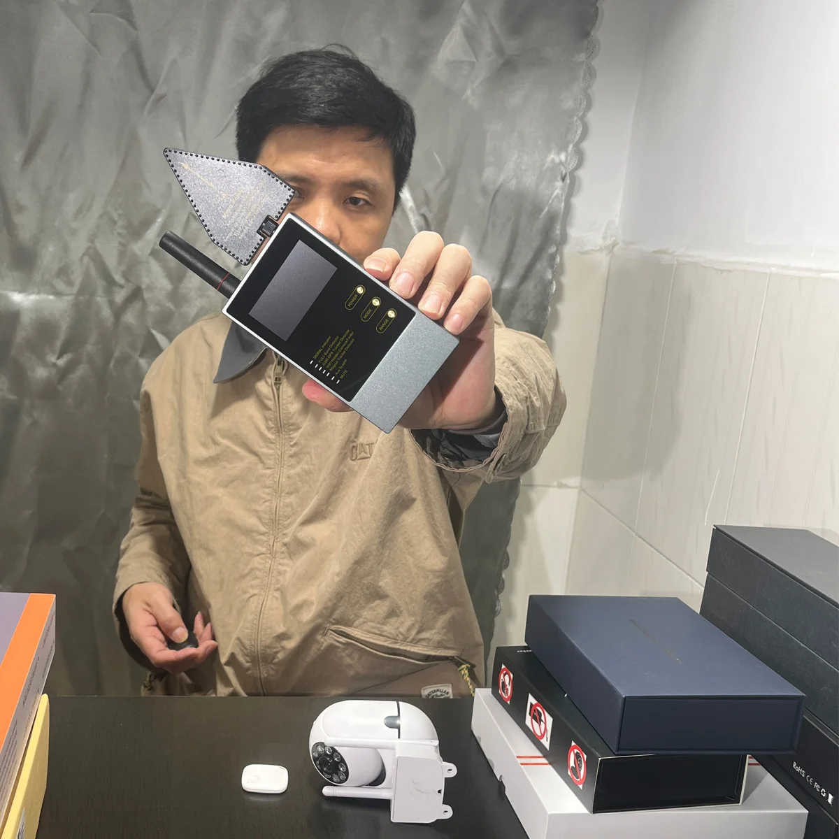 Интеллектуальное устройство для обнаружения скрытых камер, GPS-трекеров, жучков для прослушивания и магнитных локаторов с проверкой данных через приложение (art.: 3920d987263da) - 3920d987263da