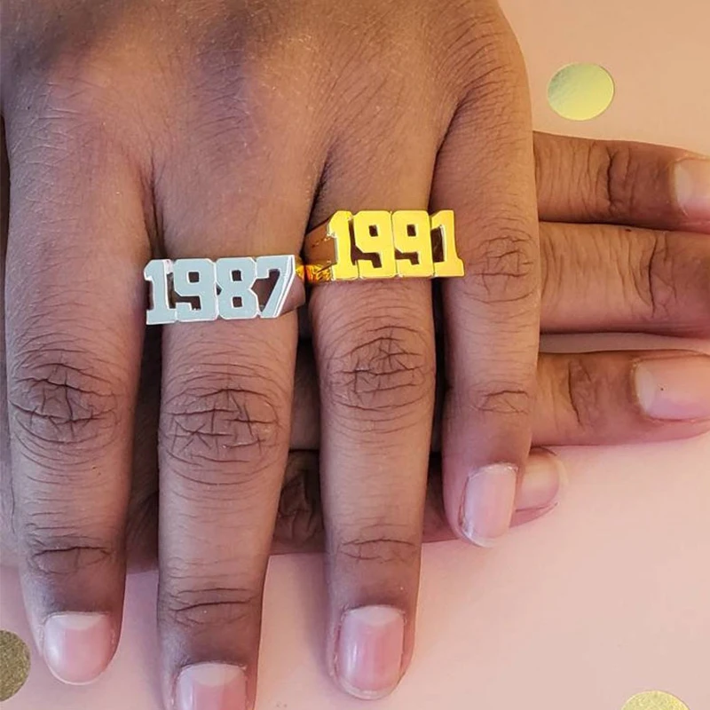 

2023 Hiphop Personalize Lucky Angel Number Anniversary Year Ring Custom Stamp Flat Chunky Rings For Men Women Jewelry Gifts