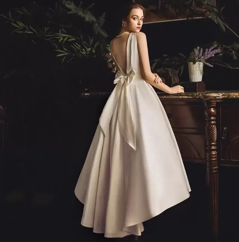 Женское Короткое свадебное платье элегантное атласное А-силуэта с V-образным