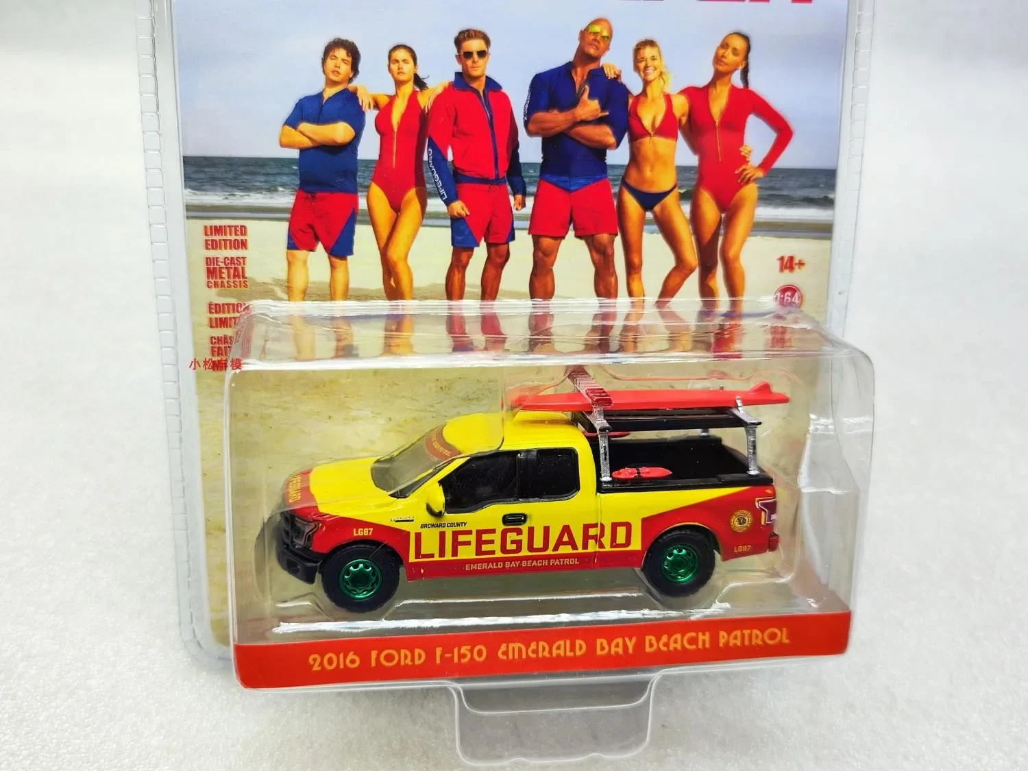 1: 64 Голливуд - Beach Rescue Team -2016 Ford F-150 Jade Bay Patrol Green Aircraft Коллекция моделей автомобилей