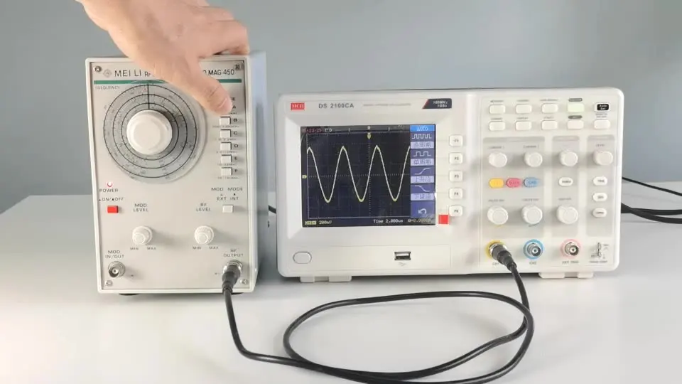 

RF/AM 0 - 150MHz MAG-450 3harmonic To 450MHz RF Signal Generator