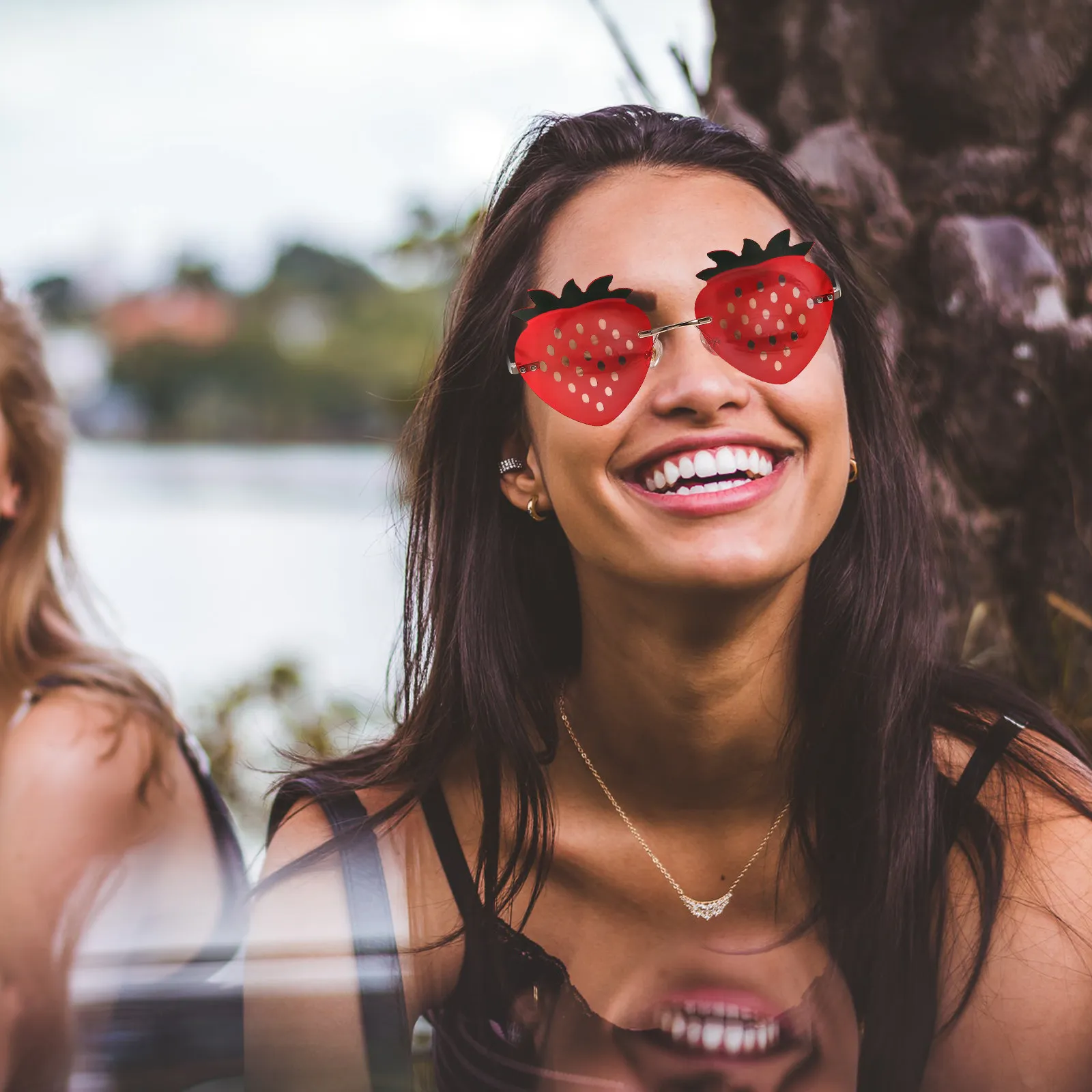 Фото Пара солнцезащитных очков без оправы с клубничным дизайном, легкие, удобные, с силиконовыми носоупорами, для праздников, вечеринок, путешествий, фотосессий №1