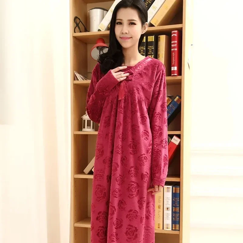 Женская длинная ночная рубашка из кораллового флиса с длинными рукавами