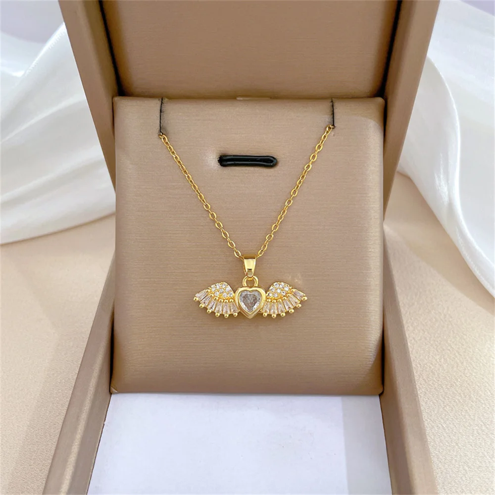 

Fashionable and Exquisite Design, Gorgeous Angel Wings Embedded with Heart-Shaped Zircon Pendant, Elegant Necklace, Banquet Gift