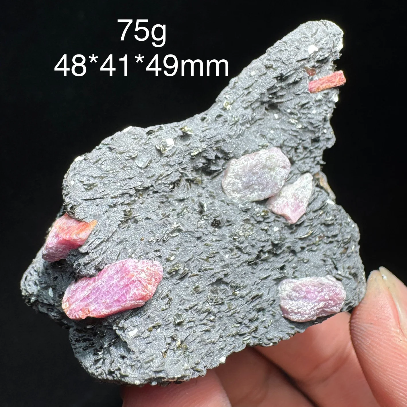 

Необработанный красный рубин хрусталь