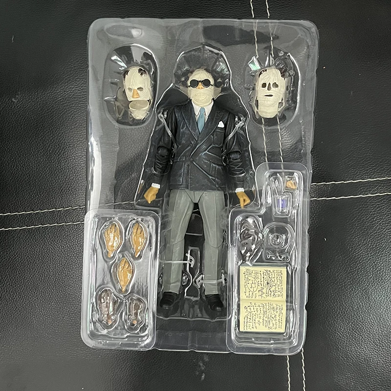 

NECA Universal Monsters Colour Invisible Man H.G.WELLS' Fantastis Sensation Action Figure Model Toys Creative Present For Kids