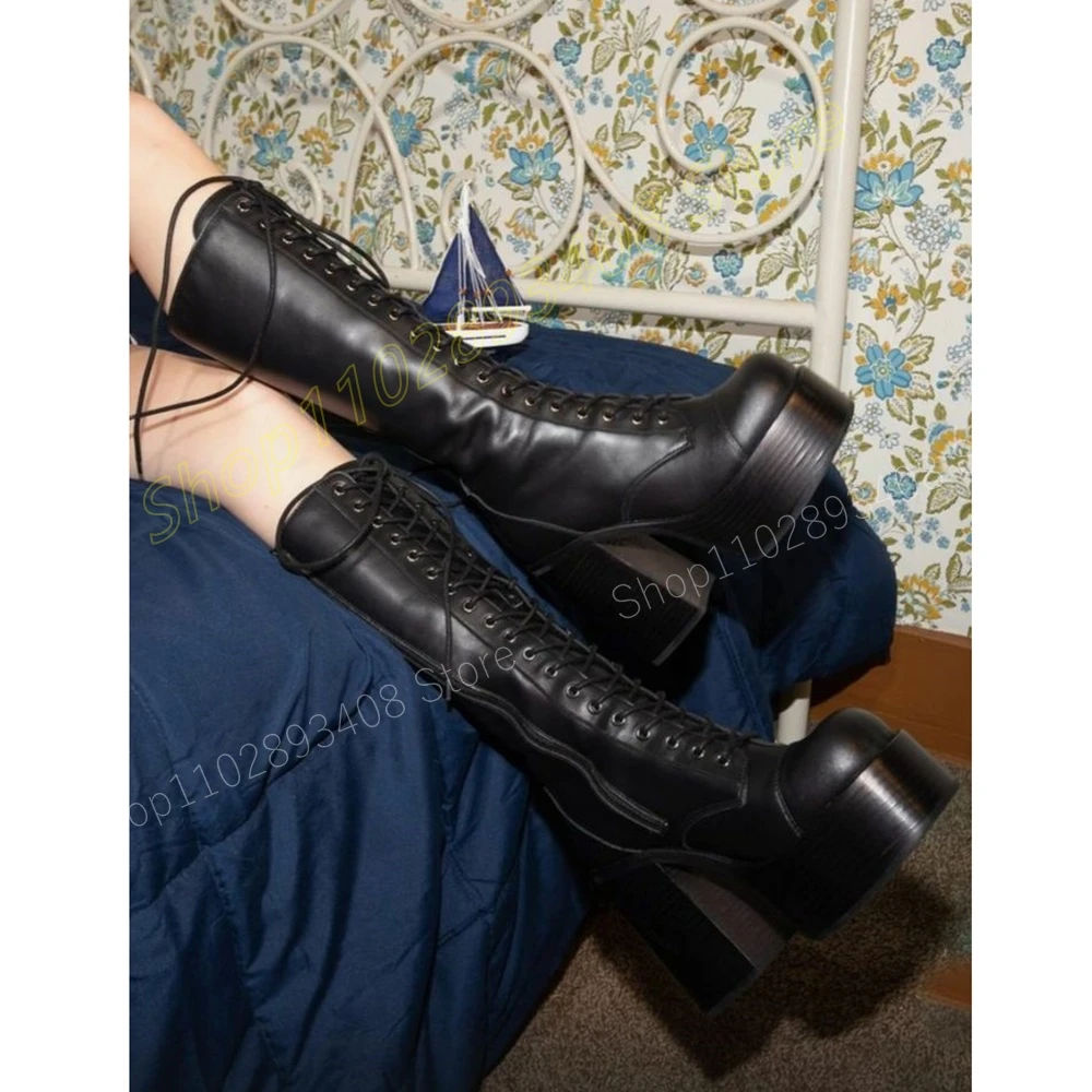 Женские ботинки до середины икры черные матовые кожаные на платформе и высоком