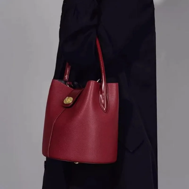 Красный дизайн большая вместительная сумка-ведро женская сумка новинка 2024