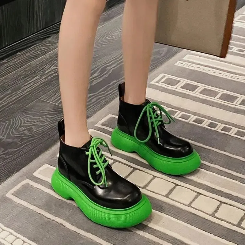 

Женские мотоциклетные полусапожки в стиле Харадзюку, зеленые полусапожки на танкетке в готическом стиле, Бежевые ботинки мартинсы на плоск...