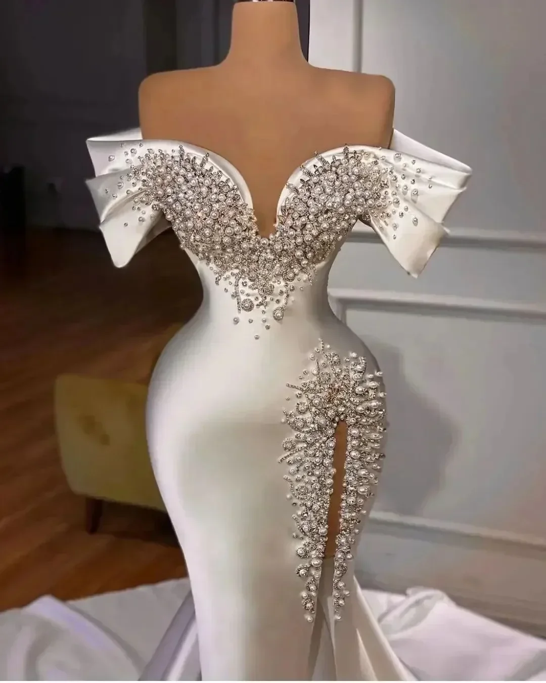 Фото Свадебное платье с открытыми плечами Vestido De Novia Heay со стразами и бисером, атласное свадебное платье с часовней и шлейфом в форме сердца №1