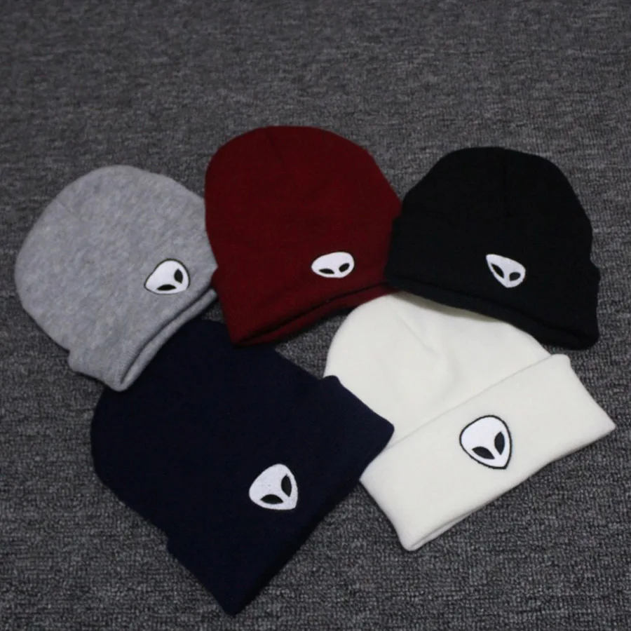 

Autumn and Winter Insulation Embroidery Skull Alien Cartoon Knitting Wool Cap Ski Pile Bonnets for Women Man Bucket Hat Beanie