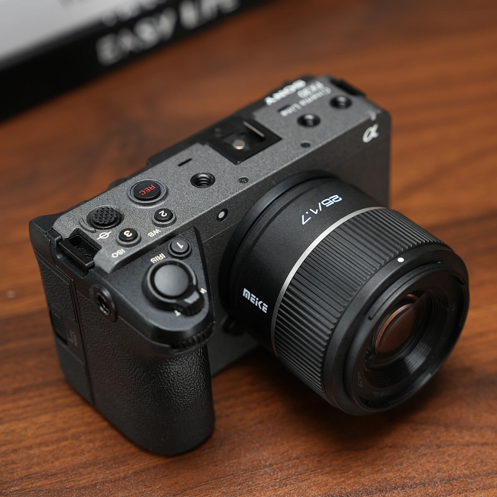 Meike 25mm f1.7 Air APS-C автофокусный портретный объектив с байонетом E для беззеркальных камер Fuji XSony ENikon Z-Mount (art.: 3920dd05f91aa) - 3920dd05f91aa