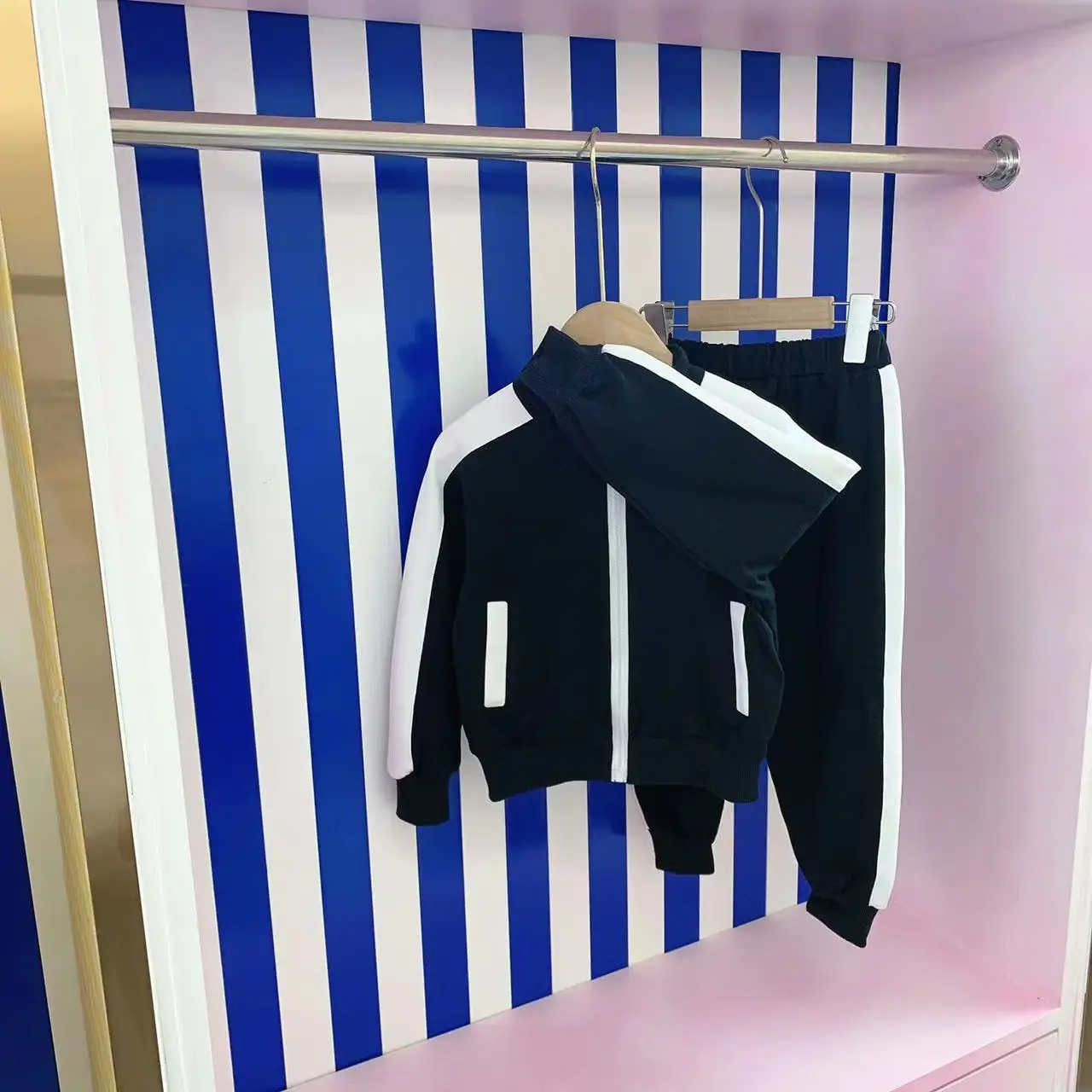 

Popular children's clothing 2022 early autumn new boy stand collar zipper sports and leisure suit, fashionable and foreign