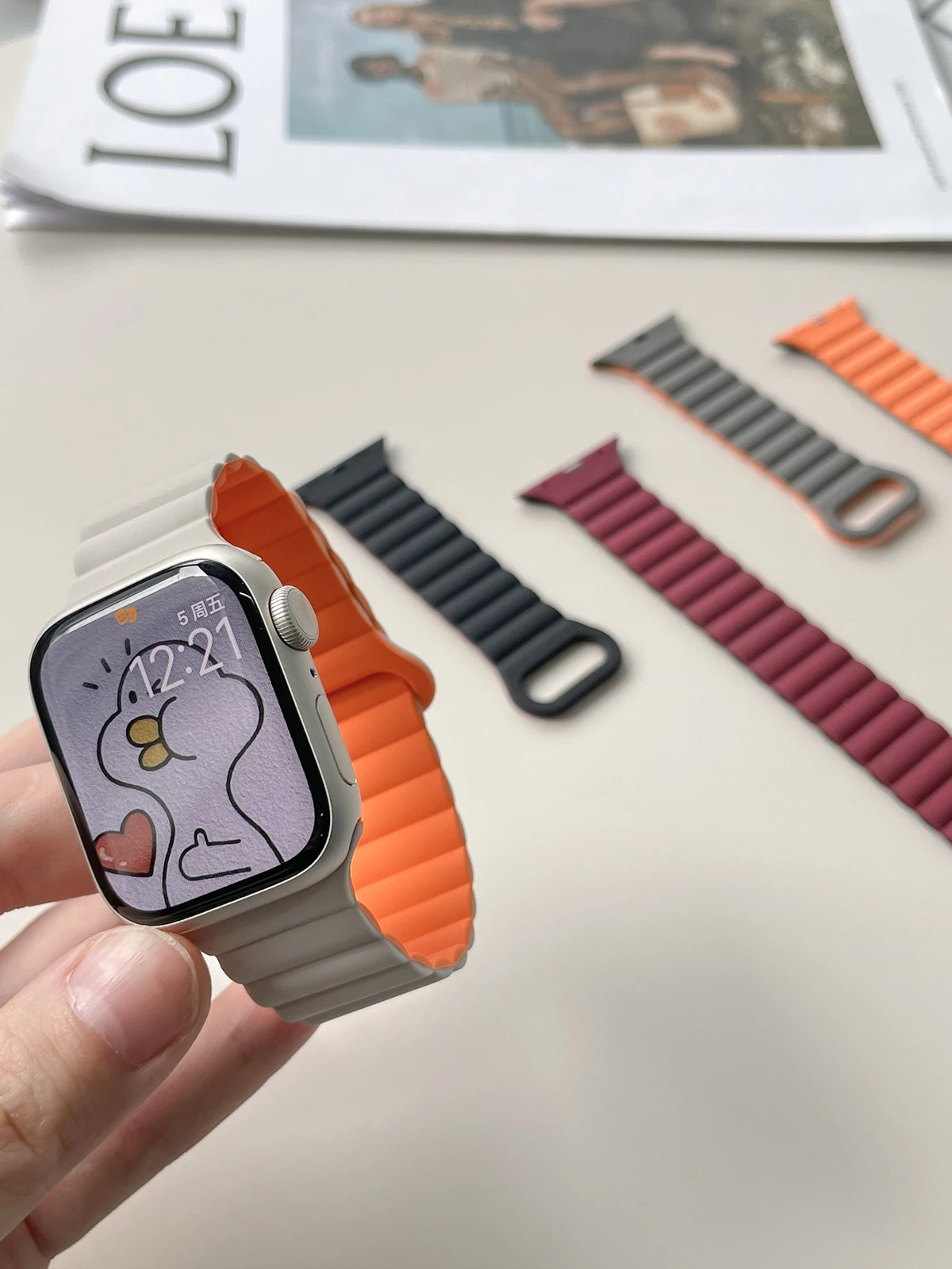 

Silicone Loop Magnetic strap For Apple watch band 44mm 40mm 45mm 49mm 41mm 38mm 42mm Bracelet iWatch series 8 3 5 4 SE 6 7 Ultra