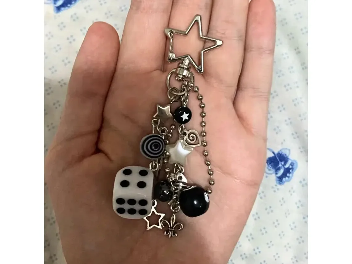 Брелок ручной работы в стиле рок-звезда гранж авангардный брелок с черно-белыми