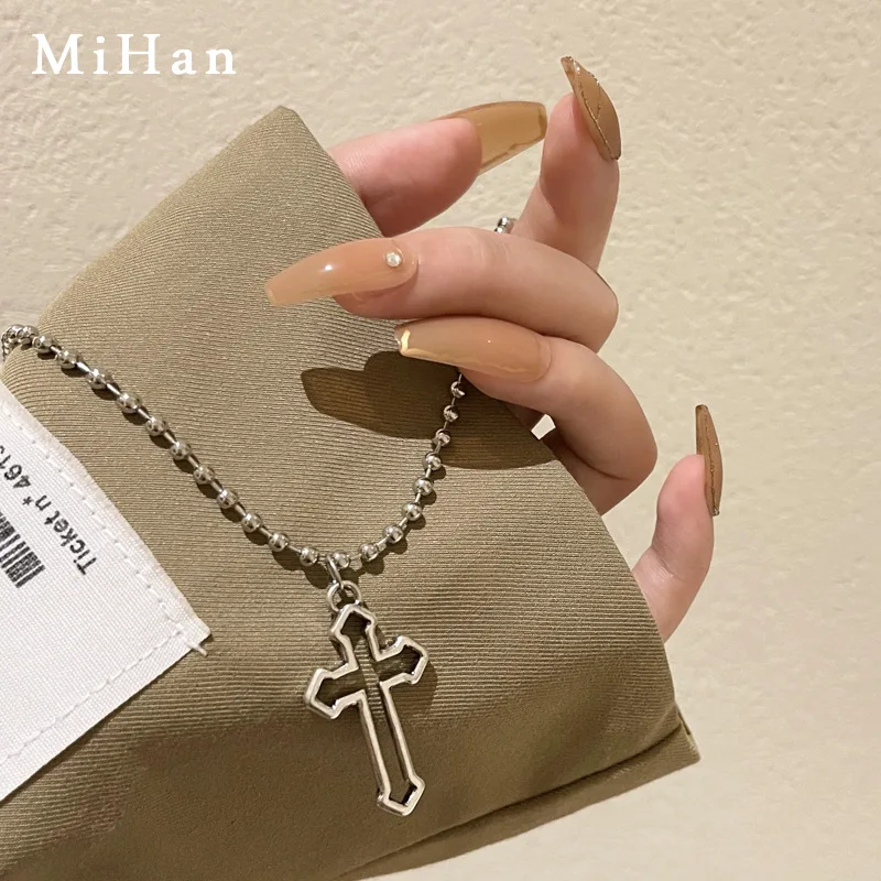 

Europe and American Design Hollow Cross Pendant Necklace Retro Jewelry Simple Style Bead Chain Necklace For Women Female