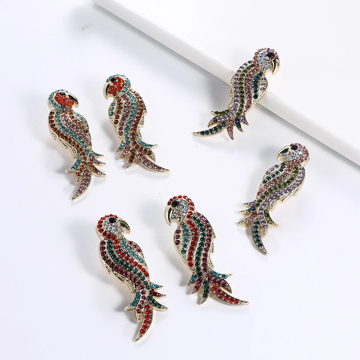 

Exaggerated New Animal Series Multicolor Rhinestone Parrot Drop Earrings for Women Gold Color Bird Pendant Earring Party Jewelry