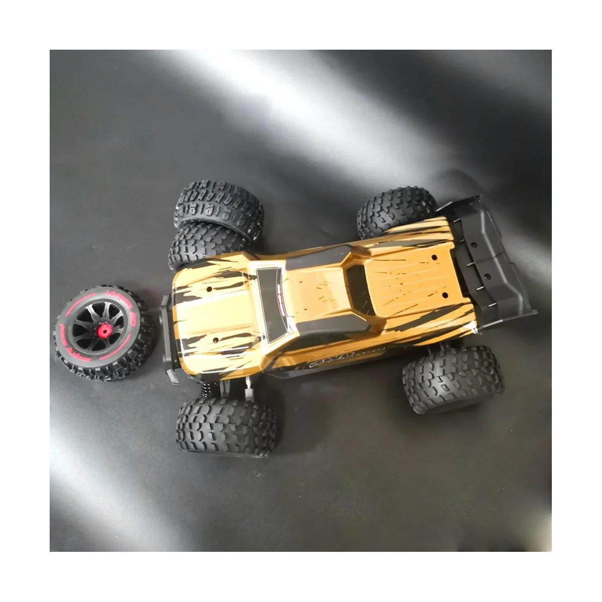 

4Pcs 82mm Rubber Wheel Tire 12mm Hex for MJX H16 16207 16208 16209 HBX 16889 SG1601 SCY 16101 1/16 RC Car Upgrade Parts