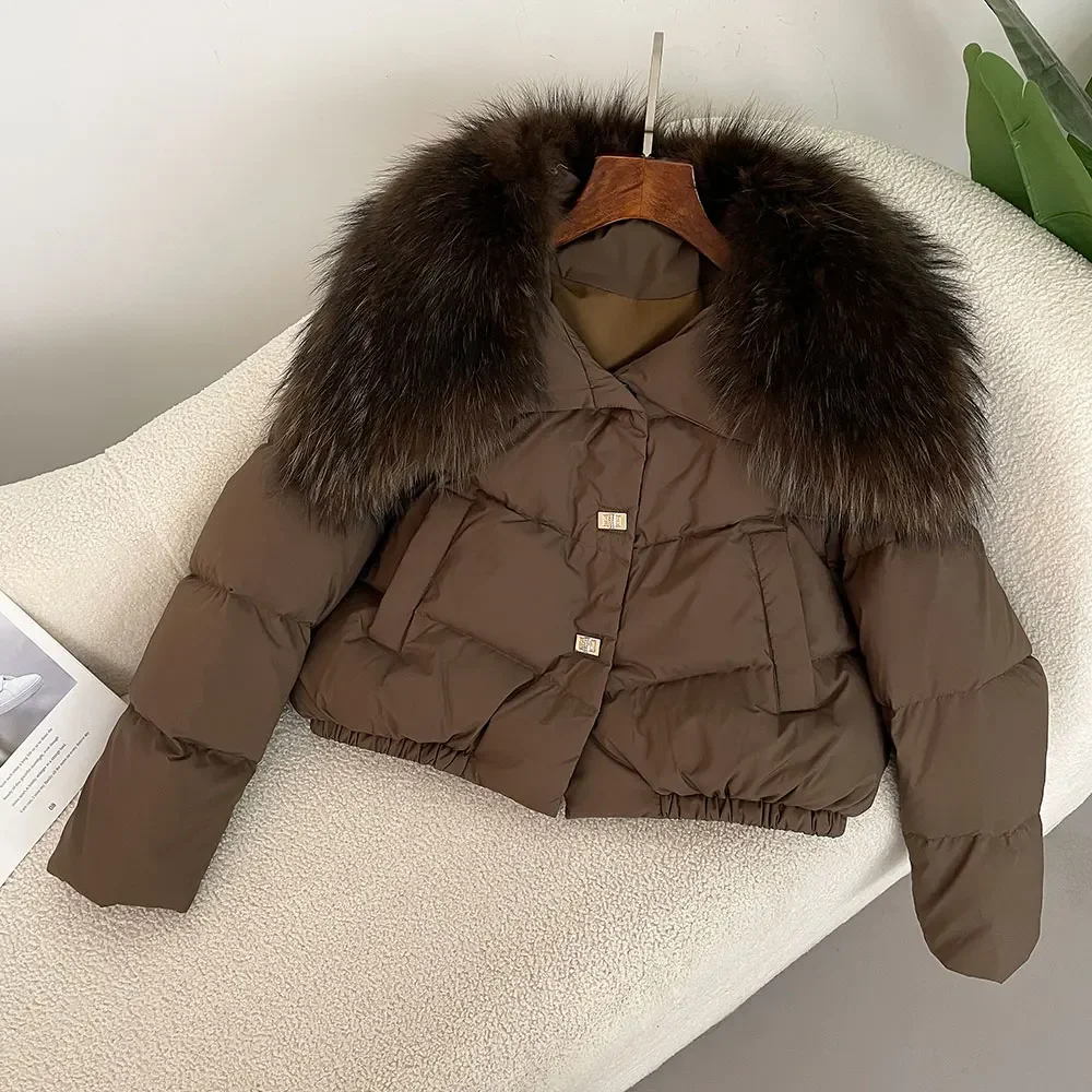 Женский пуховик с воротником из натурального меха на белом утином пуху