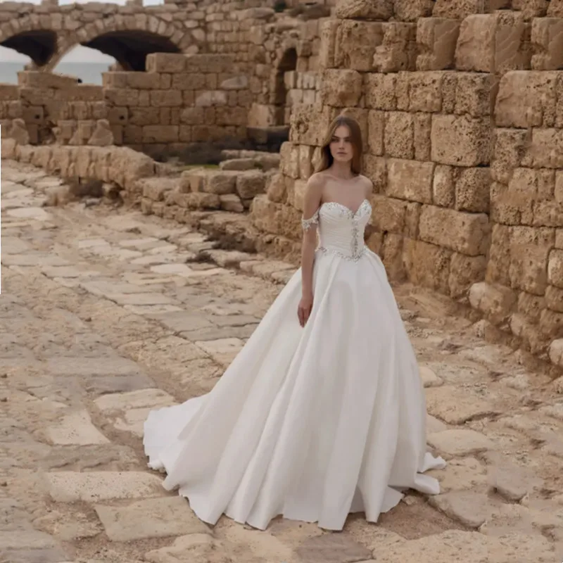 Элегантное ТРАПЕЦИЕВИДНОЕ атласное платье Darla с открытыми плечами 2024 без рукавов