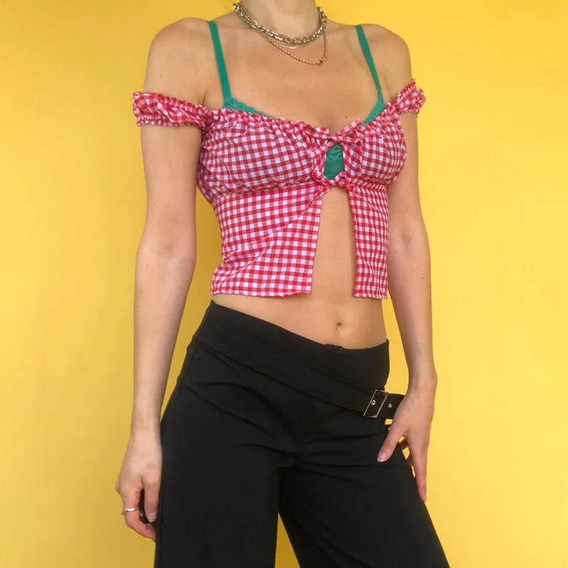 Женский топ с принтом в клетку красный укороченный завязкой на груди и глубоким