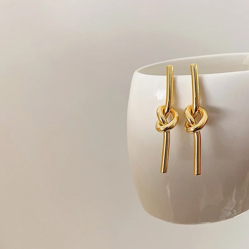 

U-Magical Minimalist Gold Huggie Knotted Dangle Earrings for Women Long Metal Hollow Out Earrings Jewellery Pendientes