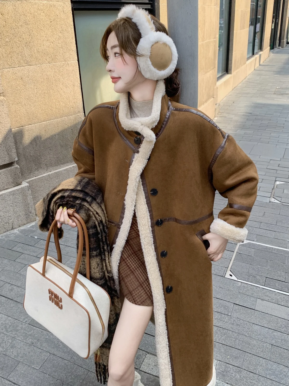 Женская верхняя одежда из овечьей шерсти в стиле ретро с мехом новинка зимы 2024