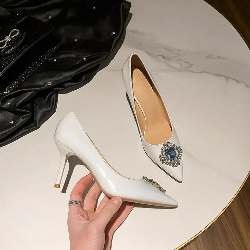 

Туфли-лодочки женские из лакированной кожи, на высоком тонком каблуке 6 см