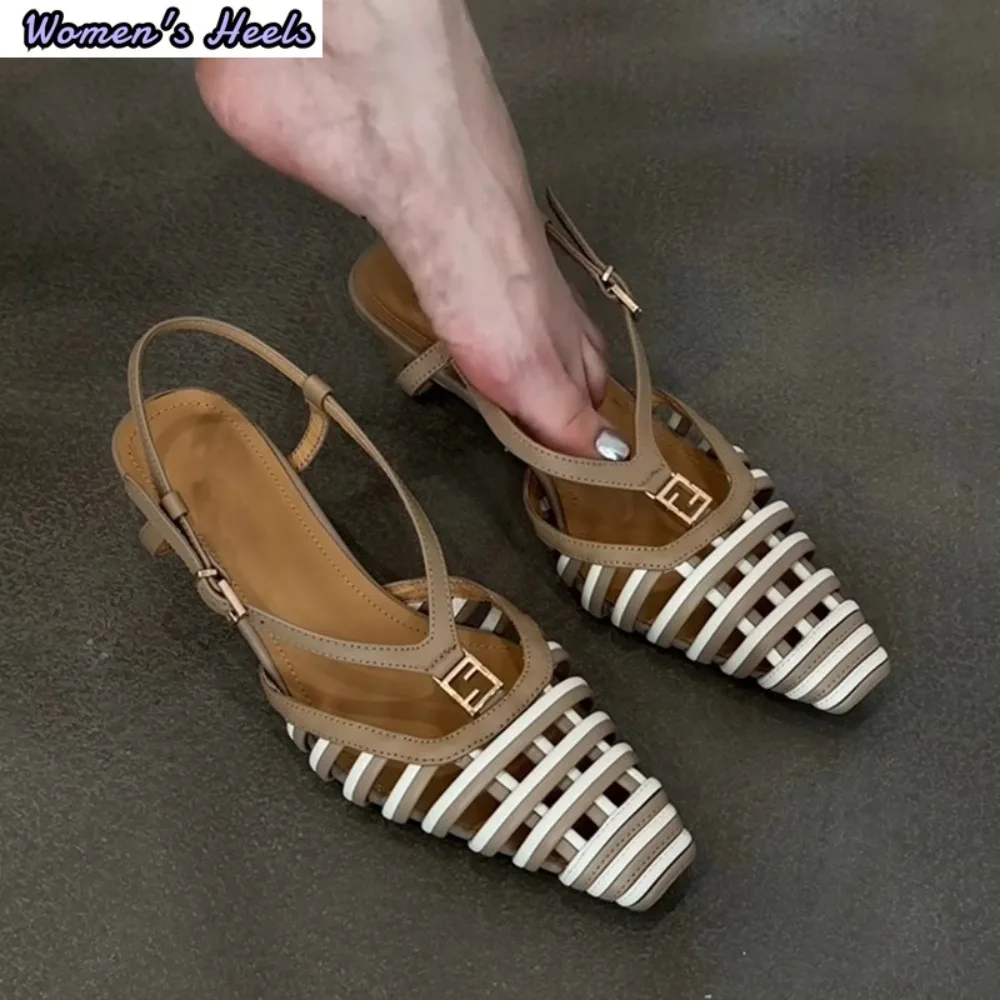 Фото Женские туфли-мюли Hlieny Fashion с металлической пряжкой, летние босоножки с квадратным носком, на низком тонком каблуке, коричневые. №5