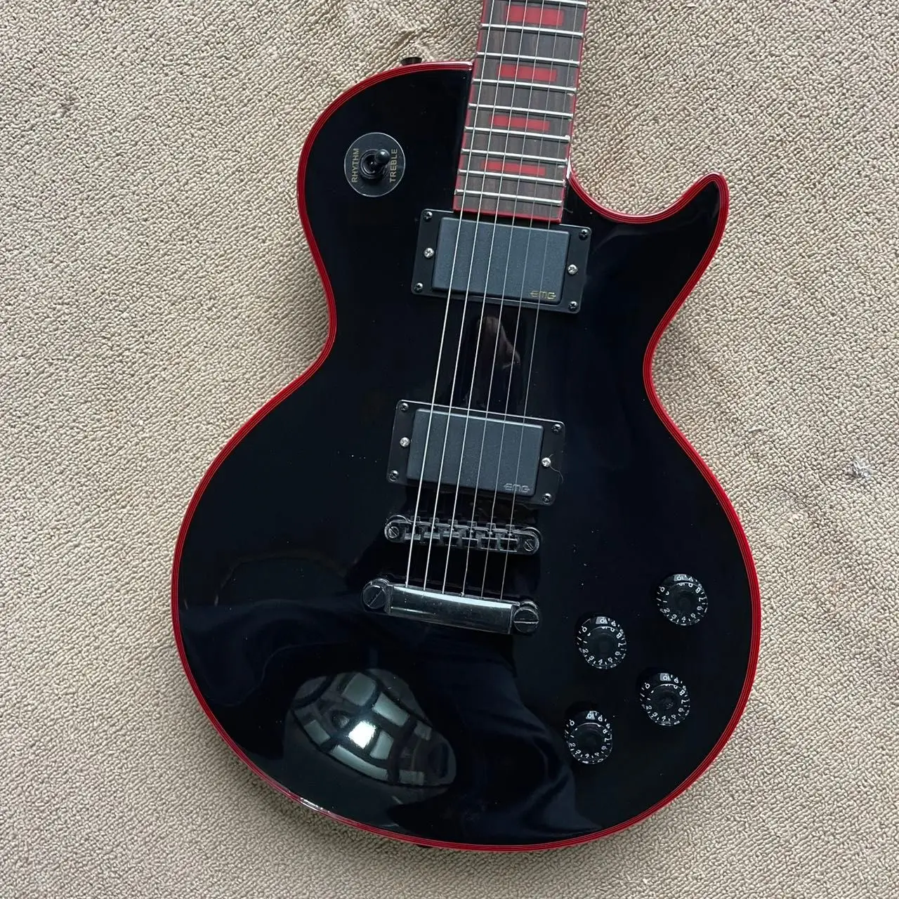 

LP all-in-one electric guitar, mahogany black body, EMG pickup, LP string bridge, rosewood fingerboard red inlay, mahogany track