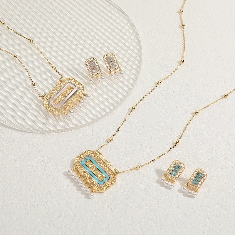 

2023 New Gold Plated Jewelry Set Hollow Out Long Chain Necklace Earrings Accessories Dubai Arabian Style Women's Metal Jewelry