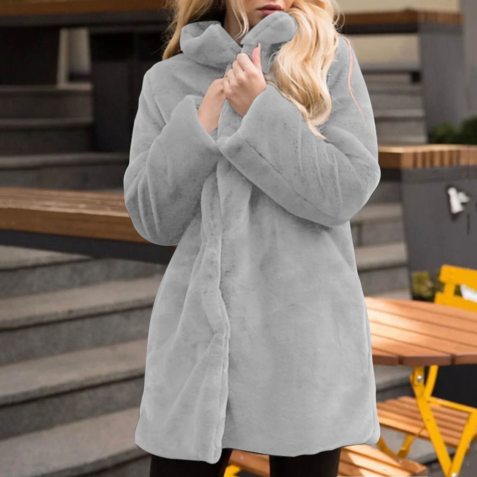 Однотонная куртка с воротником-хомутом из искусственного меха зимняя теплая