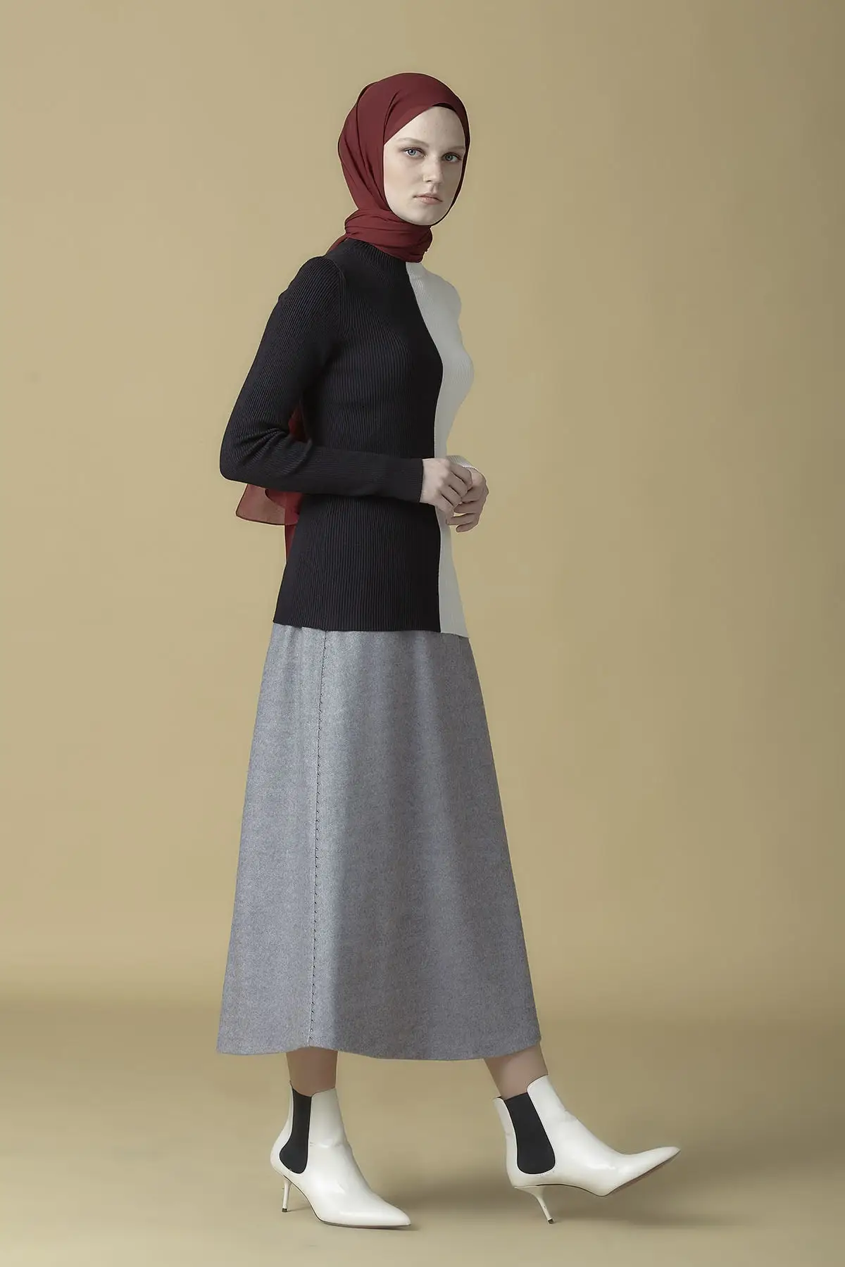

Women Black - Ecru Knitted Sweater Women Muslim Sweater