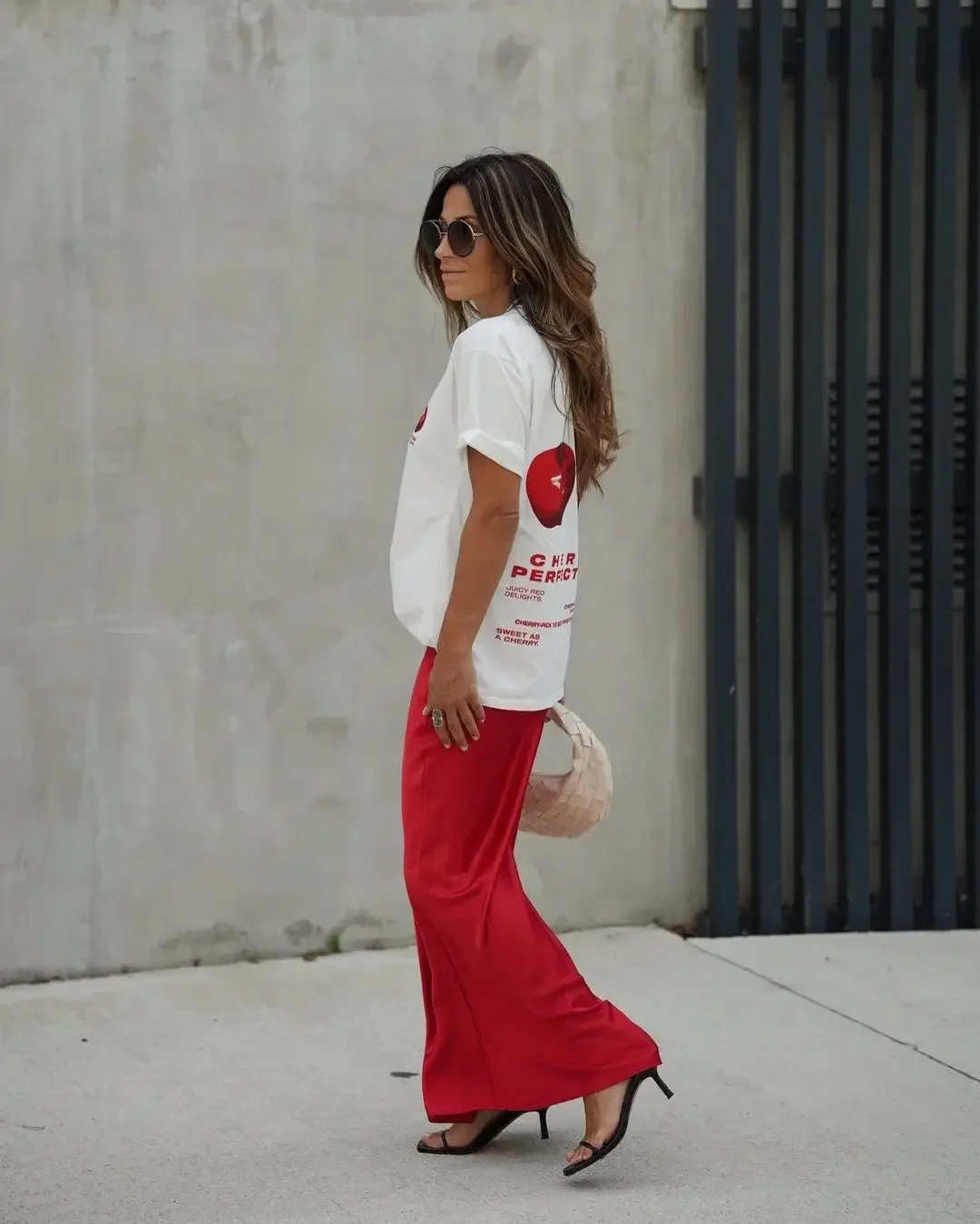 Футболка женская оверсайз с графическим принтом вишни повседневный Топ в стиле