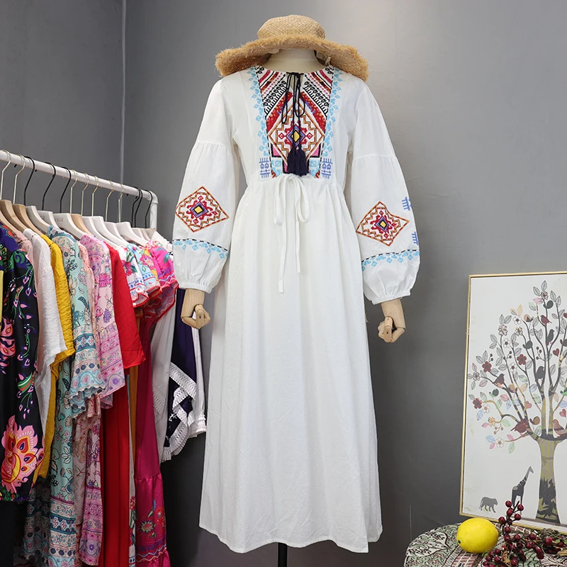 

SuperAen 2022 летнее вышитое ретро платье в национальном стиле с кружевной талией и рукавами-фонариками и круглым вырезом, хлопковое праздничное ...