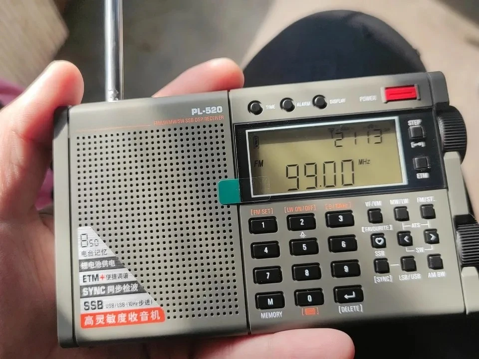 Фото Портативный многодиапазонный приемник 2026 PL-520 SSB DSP с синхронным обнаружением FM MW SW LW, ETM+ и 850 памятными местами для путешествий №5