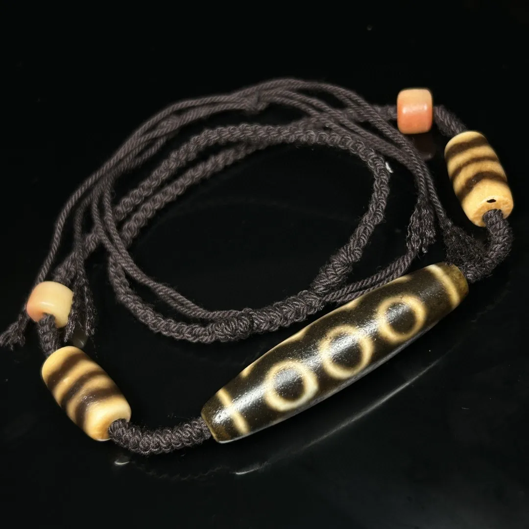 Ожерелье из черного золота с бусинами Дзи