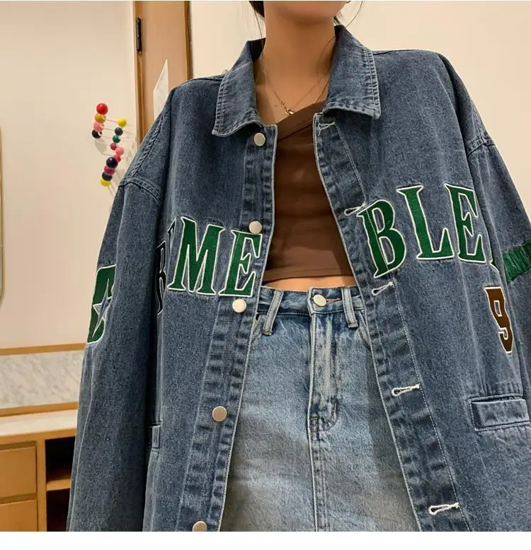 Женская джинсовая куртка на пуговицах свободная с длинным рукавом для отдыха