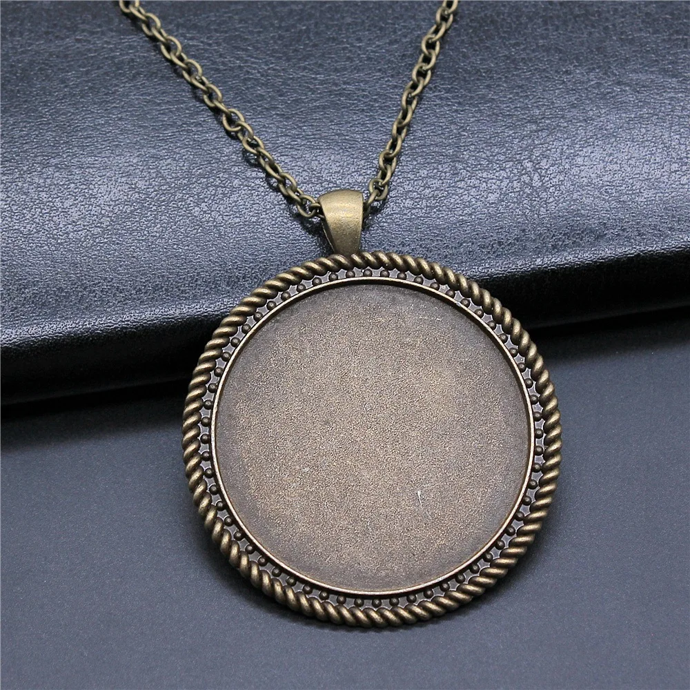 

Antique Bronze Color 40mm Inner Size Round Simple Style Cameo Cabochon Pendant Necklace Long Chain Jewelry Accessories