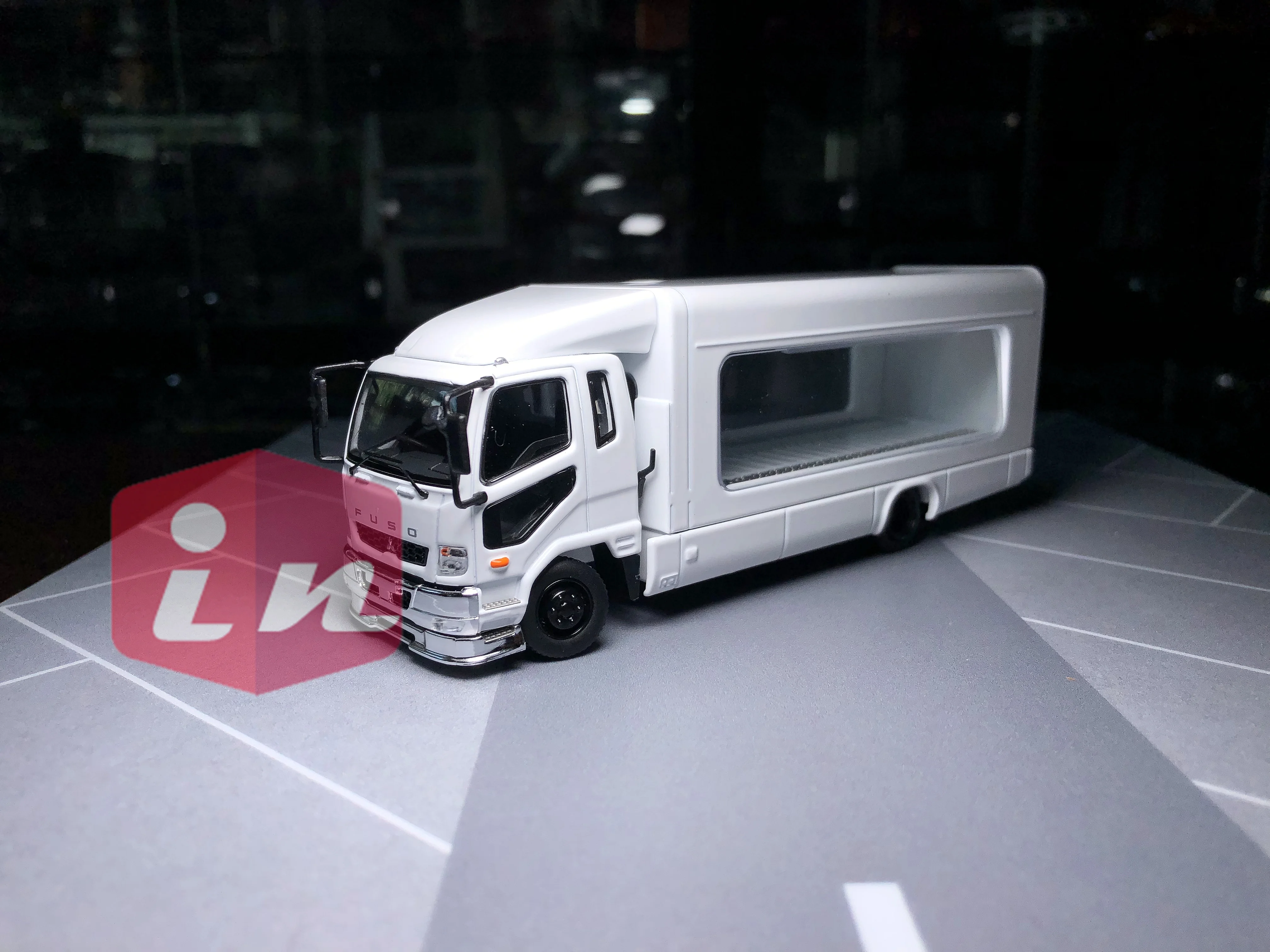 

GCD 1:64 Fuso Fighter Mk2 FK 2017 Outriggers Raised Truck Diecast Model Car Collection Limited edition Hobby Toys