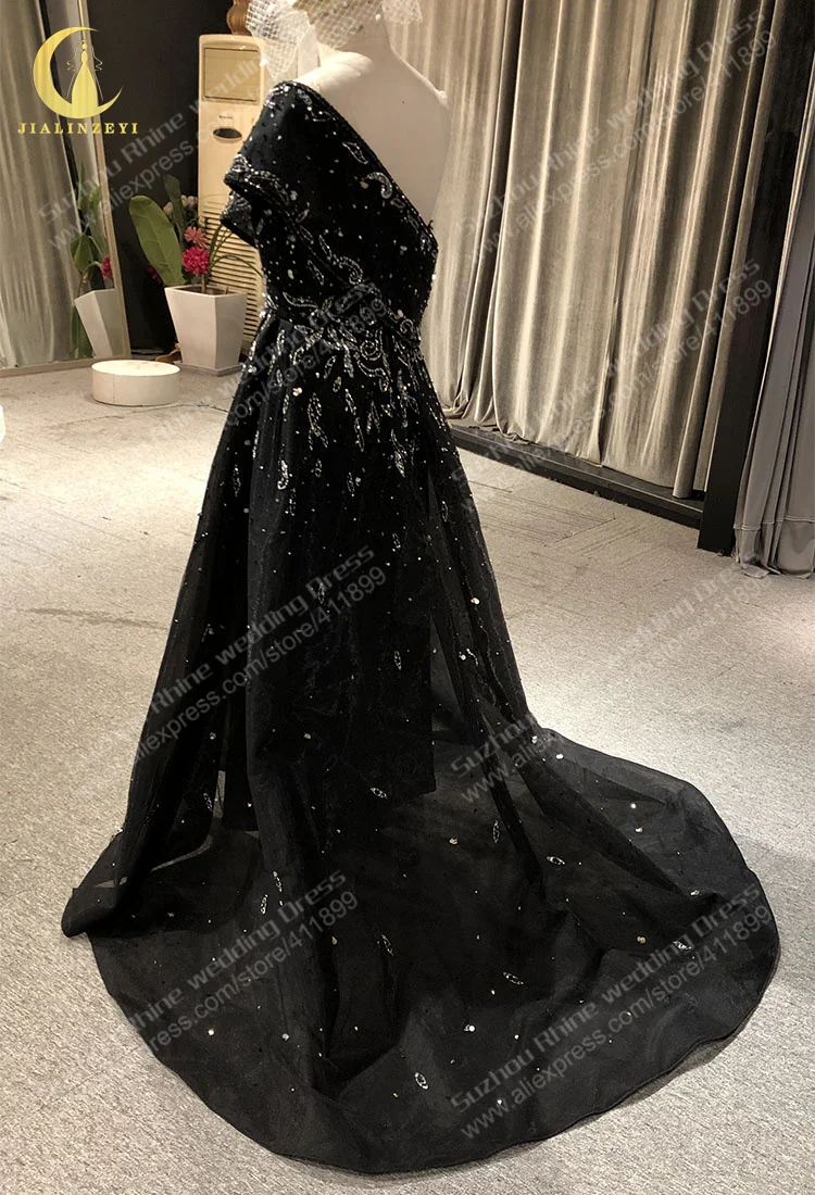 Рисунок 6 - Женское роскошное вечернее платье