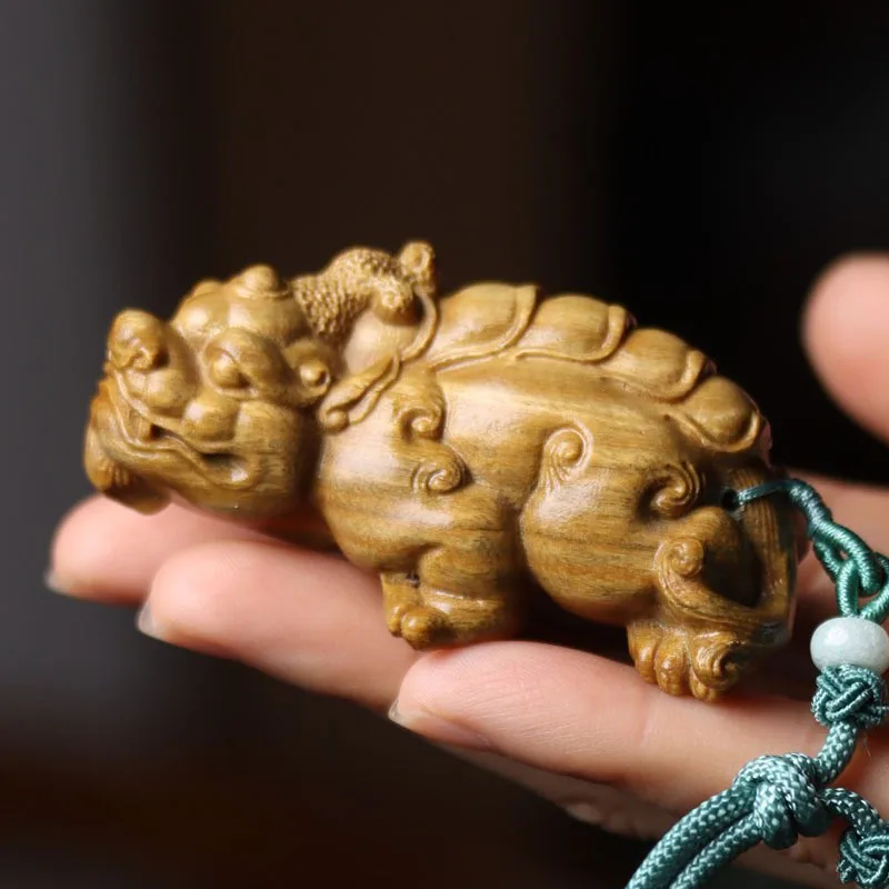 

Green sandalwood carving modern simple around the pixiu car pendant play disk play ornaments hand piece ornaments sculpture